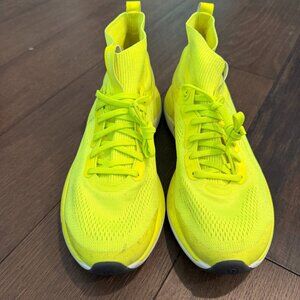 lululemon Women's Size 11 Chargefeel mid - Highlighter Yellow